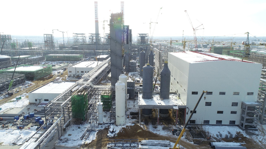 首套空分裝置側(cè)影.jpg 首套空分裝置側(cè)影.jpg